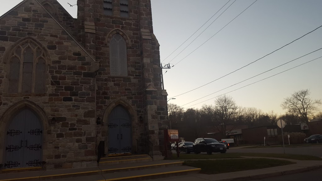 Sacred Heart Catholic Church | 17 Washington St, Paris, ON N3L 2A2, Canada | Phone: (519) 442-2465