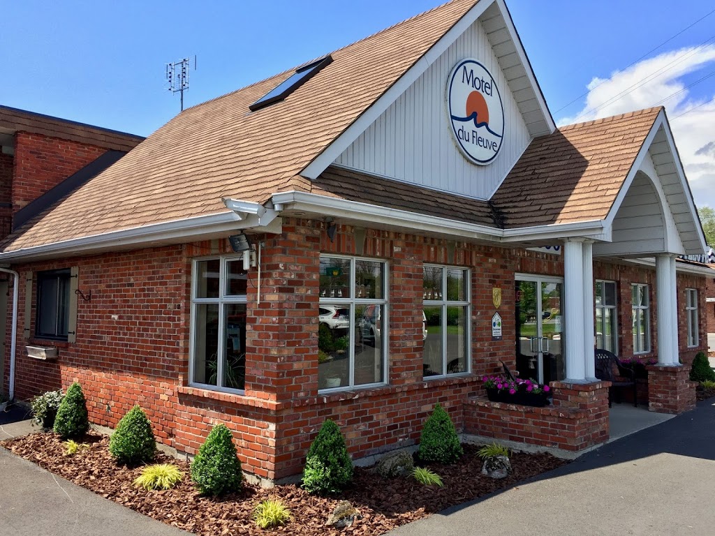 Motel du Fleuve | 5800 Boulevard Marie-Victorin, Brossard, QC J4W 1A4, Canada | Phone: (450) 671-6754