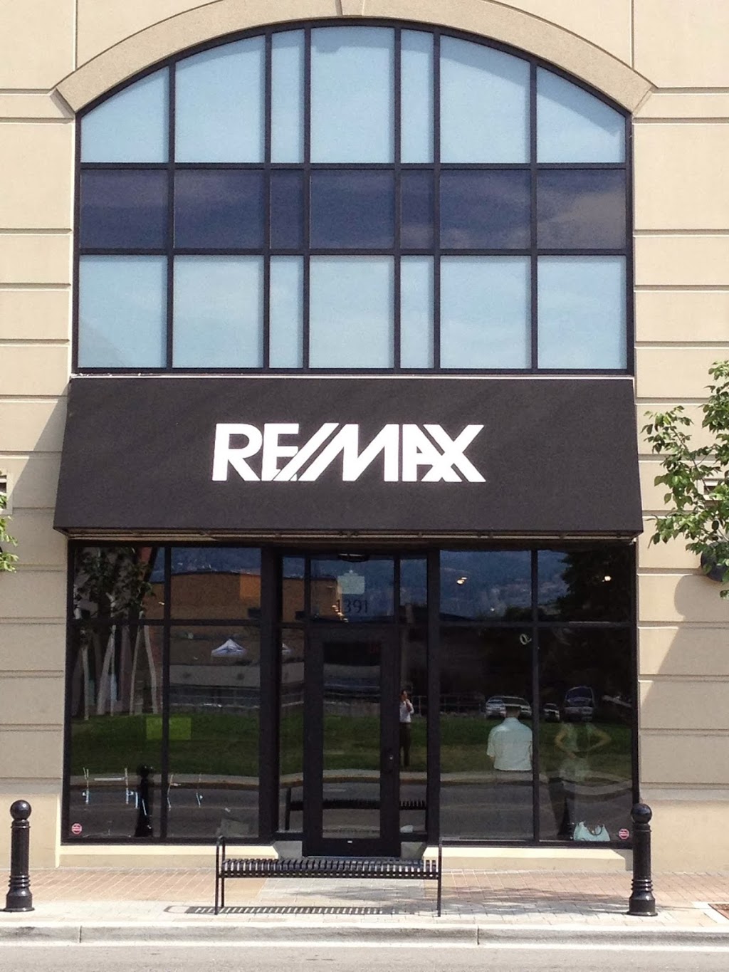 RE/MAX Kelowna | 1391 Ellis St, Kelowna, BC V1Y 1Z9, Canada | Phone: (888) 449-9688