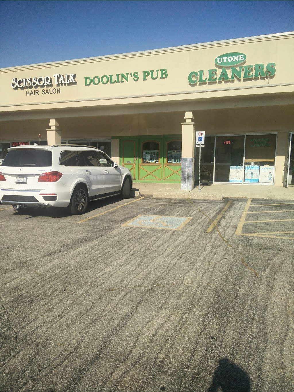 Doolins Pub | 1575 Clarkson Rd N, Mississauga, ON L5J 4V3, Canada | Phone: (905) 822-8265