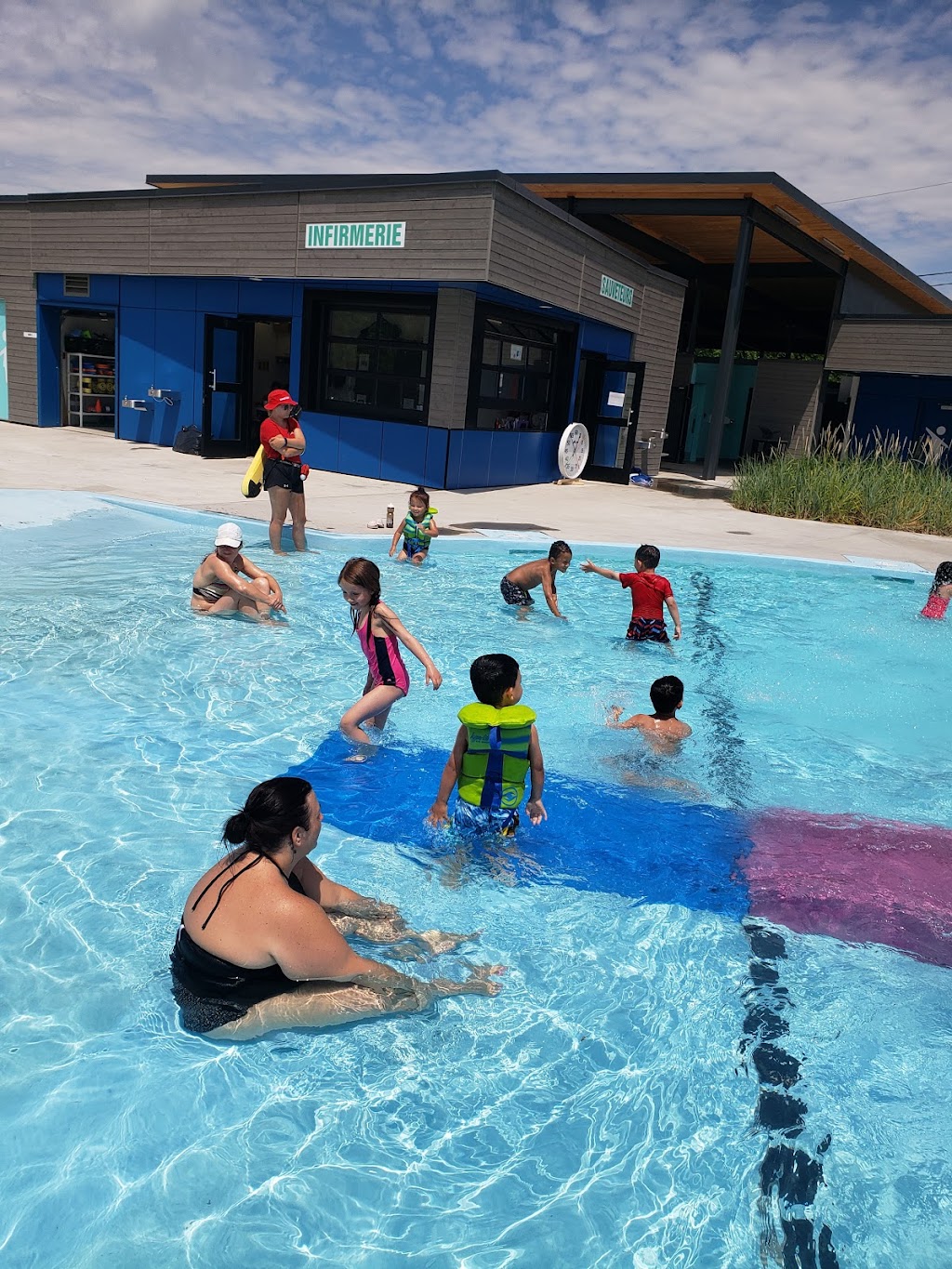 Complexe aquatique extérieur de Beauharnois | 864 Bd Cadieux, Beauharnois, QC J6N 3H7, Canada | Phone: (450) 225-0757