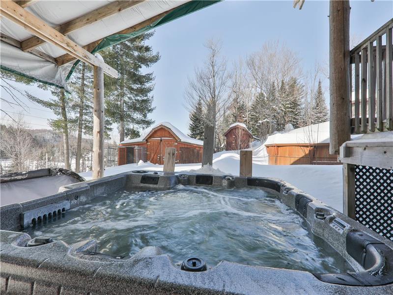 Chalet la Bûcheronne | Grenville-sur-la-Rouge, 2 Chem. de Harrington, Grenville-sur-la-Rouge, QC J0V 1B0, Canada | Phone: (438) 524-0182