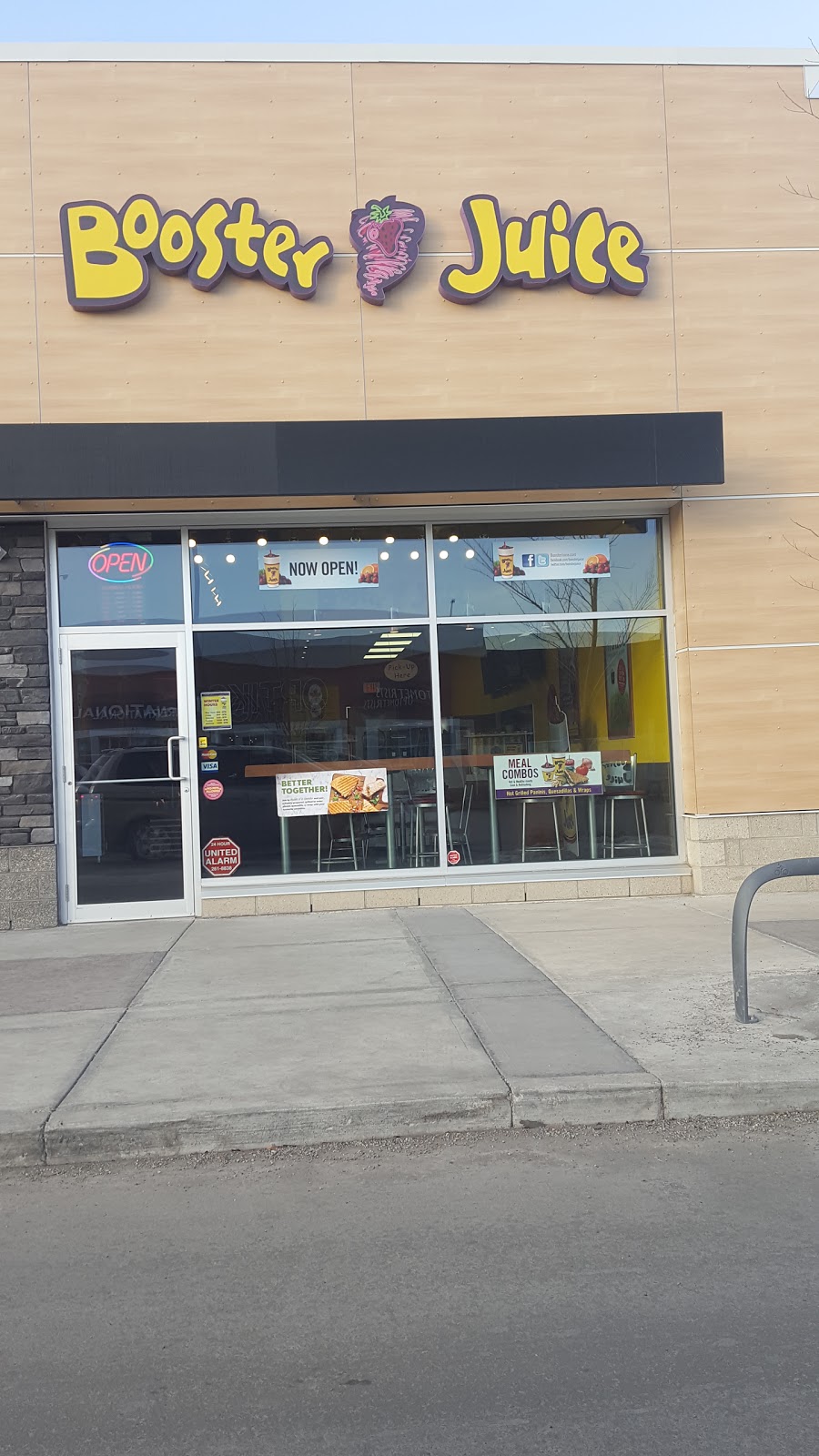 Booster Juice | 409 E Hills Blvd SE Unit #627, Calgary, AB T2A 4X7, Canada | Phone: (587) 470-1772