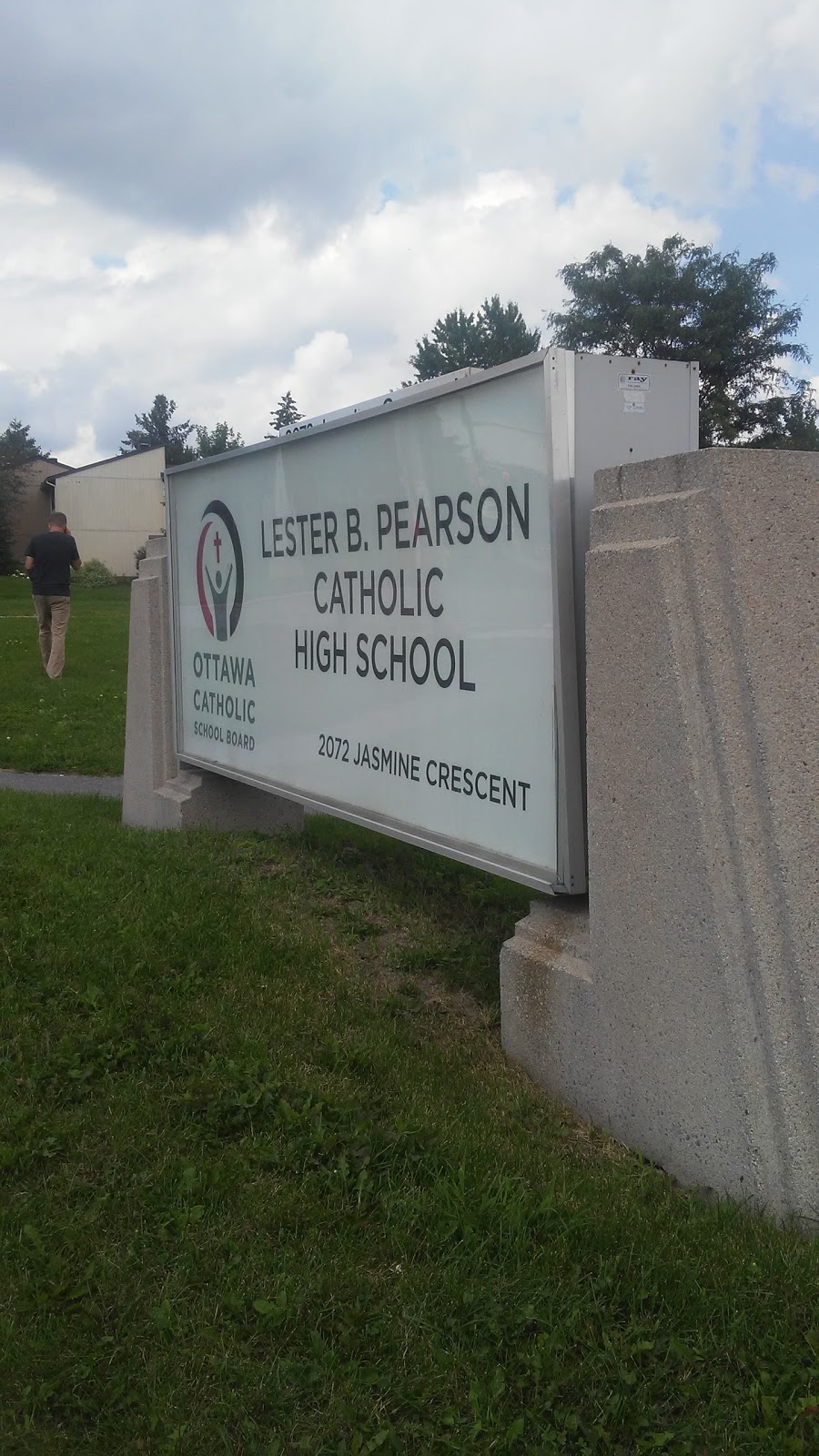 Lester B. Pearson High School | 2072 Jasmine Crescent, Gloucester, ON K1J 8M5, Canada | Phone: (613) 741-4525