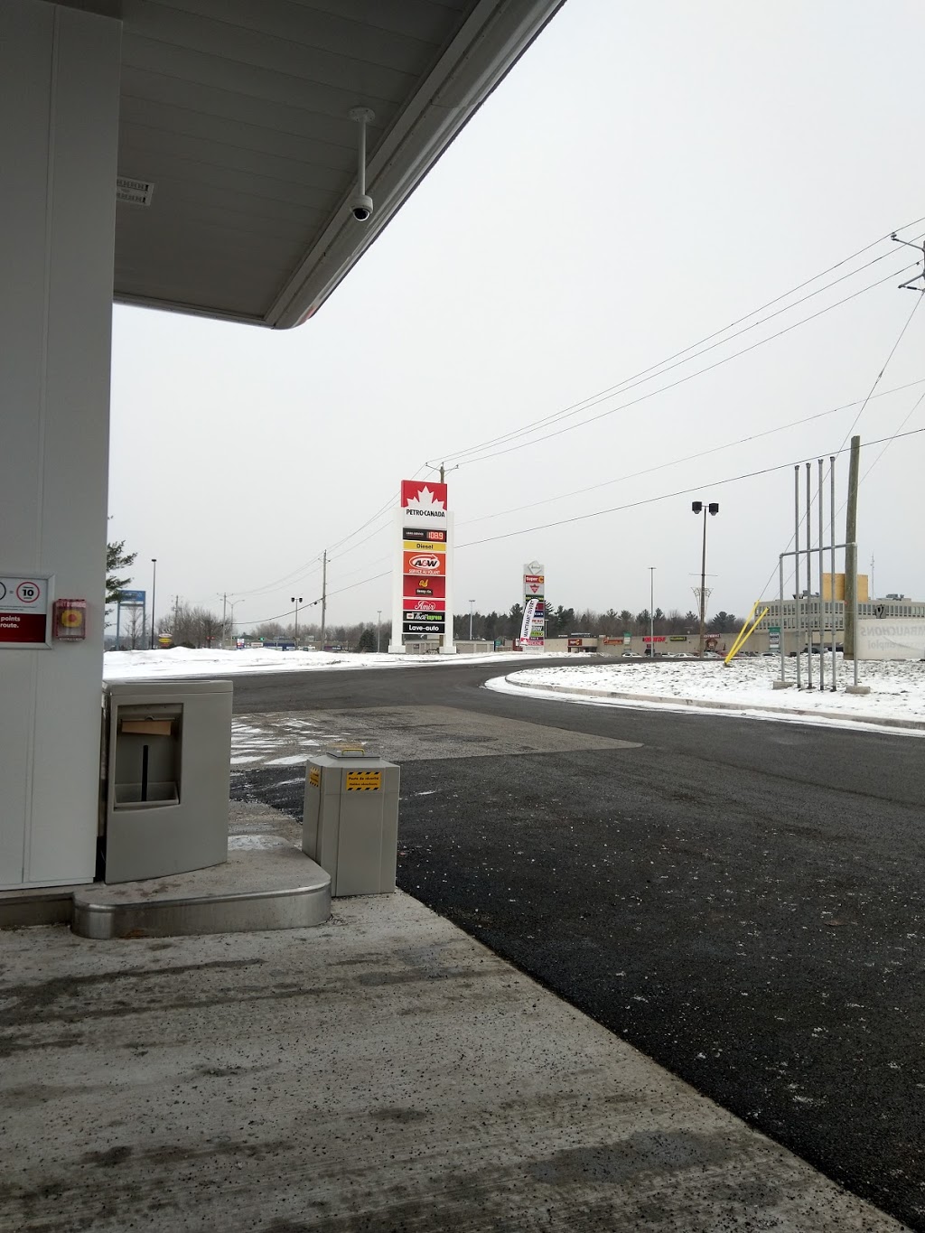 Petro-Canada et Lave-Auto | 510 Avenue Béthany #2, Lachute, QC J8H 4H5, Canada | Phone: (450) 562-9332