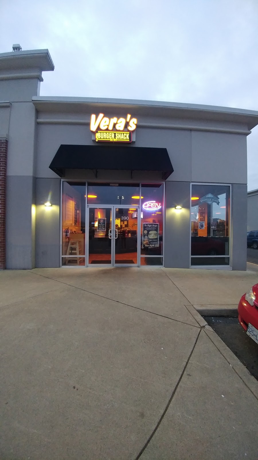 Veras Burger Shack | 19800 Lougheed Hwy #390, Pitt Meadows, BC V3Y 2W1, Canada | Phone: (604) 460-1115