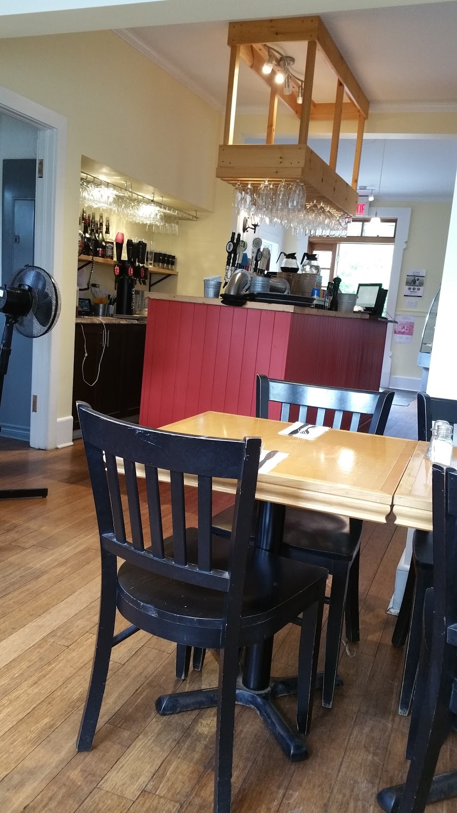 Restaurant La Fine Gueule | 300 Rue Principale, Cowansville, QC J2K 1J3, Canada | Phone: (450) 260-1176