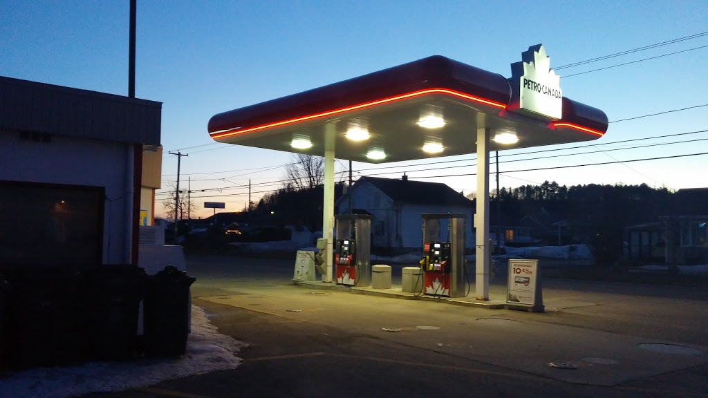 Petro-Canada | 728 Rue Saint Joseph, Saint-Raymond, QC G3L 1M3, Canada | Phone: (418) 337-7646