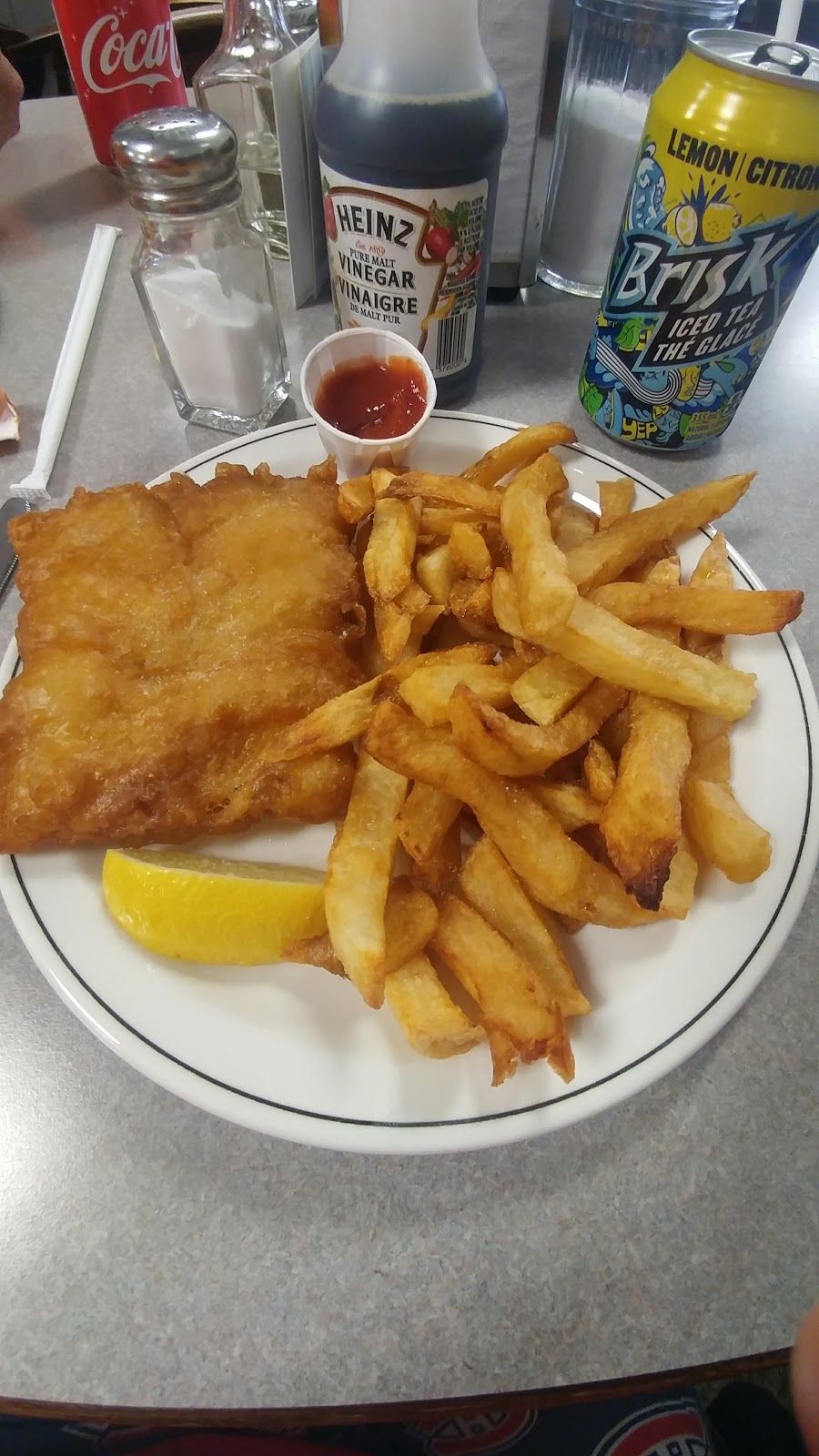 Your Fish & Chips Restaurant | 644 Talbot St, St Thomas, ON N5P 1C8, Canada | Phone: (519) 631-3202