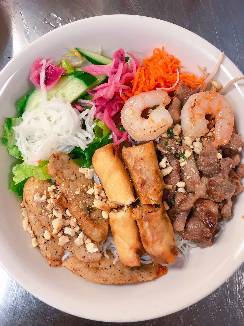 Pho Yo Vietnamese Cuisine | B, 513 Saint Marys Road, Winnipeg, MB R2M 3L2, Canada | Phone: (204) 615-0234