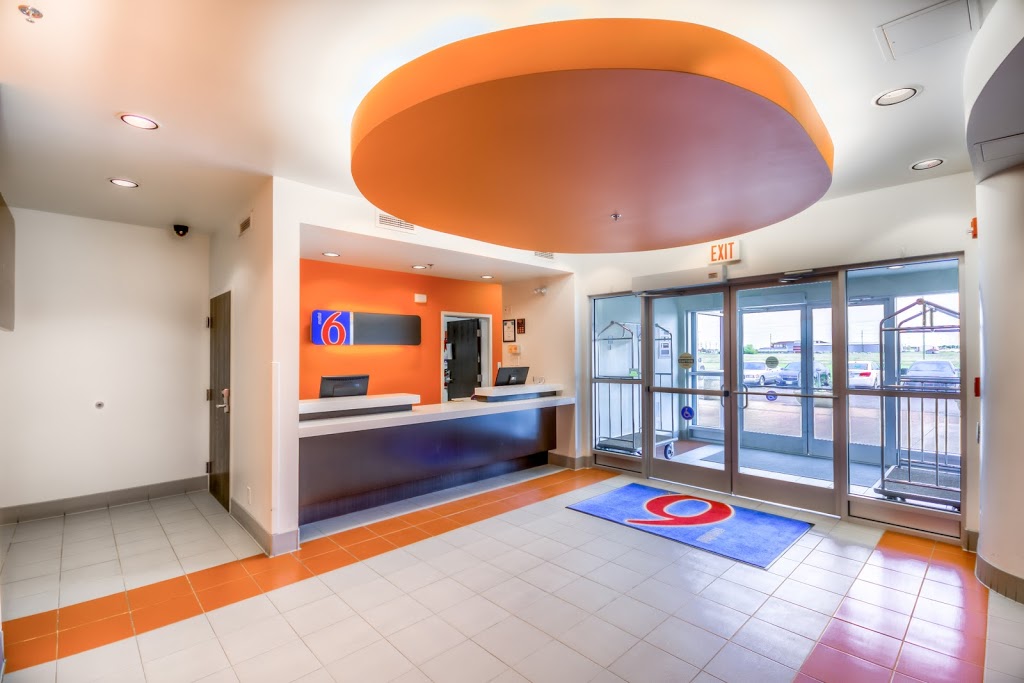 Motel 6 Headingley-Winnipeg West | 4400 Portage Ave, Headingley, MB R4H 1C6, Canada | Phone: (204) 896-9000