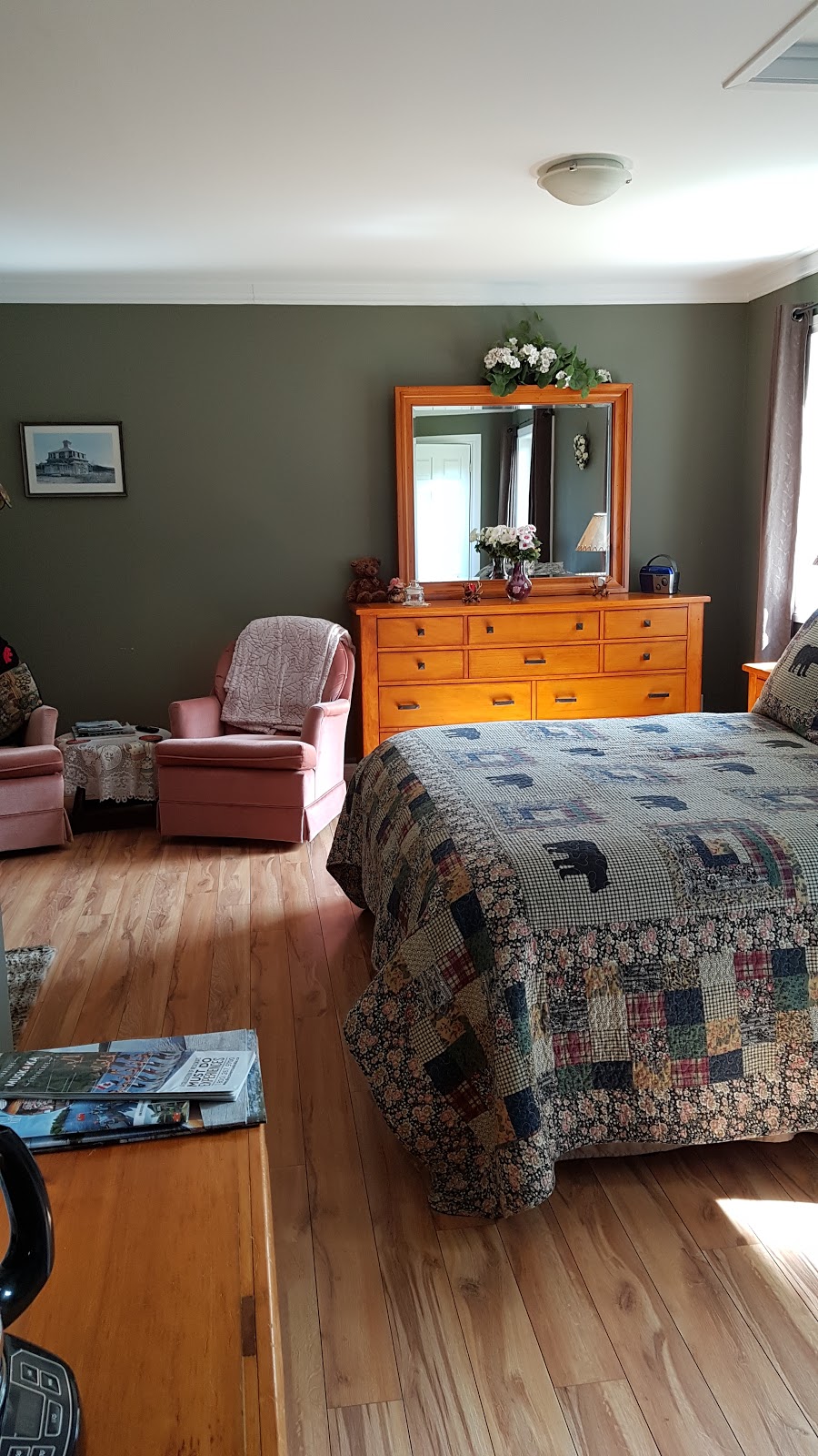 Bear & Butterfly Bed and Breakfast | 755 Jones Rd, Gravenhurst, ON P1P 1R1, Canada | Phone: (705) 394-4981