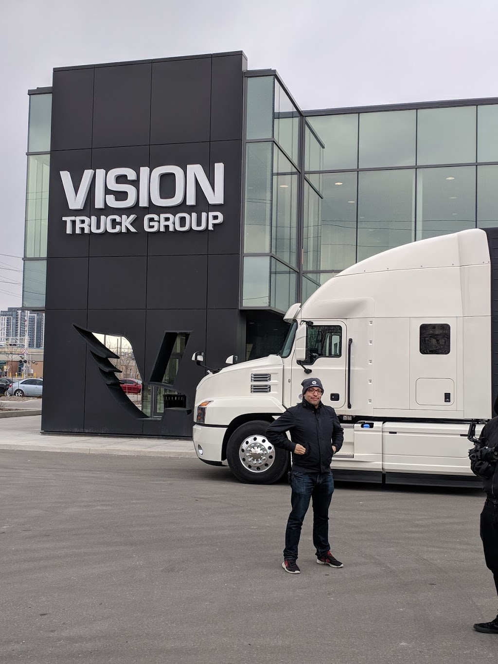 Vision Truck Group Etobicoke | 415 Evans Ave, Etobicoke, ON M8W 0B3, Canada | Phone: (877) 267-4880