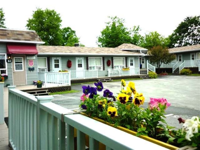 Motel de lOutlet | 82 Rue de Hatley, Magog, QC J1X 3G4, Canada | Phone: (819) 847-2609