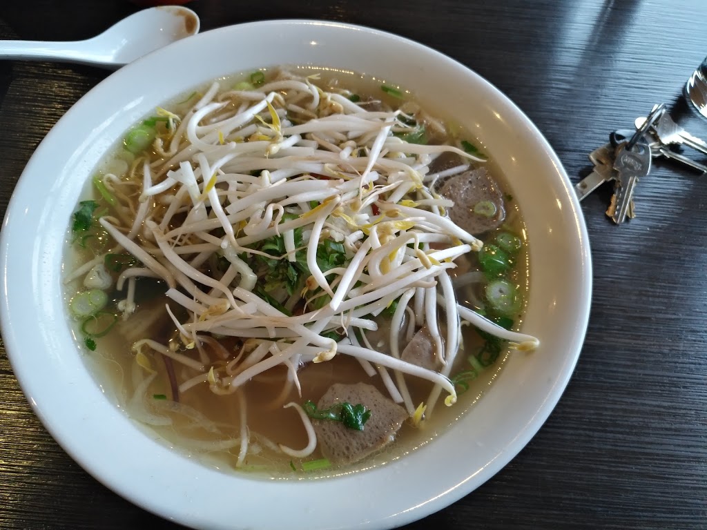 Pho Ong Rau | 300 Rue Jarry E, Montréal, QC H2P 1T7, Canada | Phone: (514) 903-7722