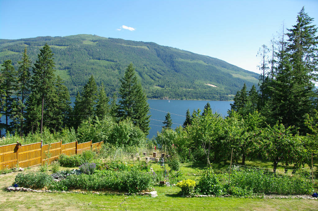 Sunnybrae Retreat Center & Cottage | 5404 Sunnybrae-Canoe Point Rd #1, Tappen, BC V0E 2X1, Canada | Phone: (250) 803-2480