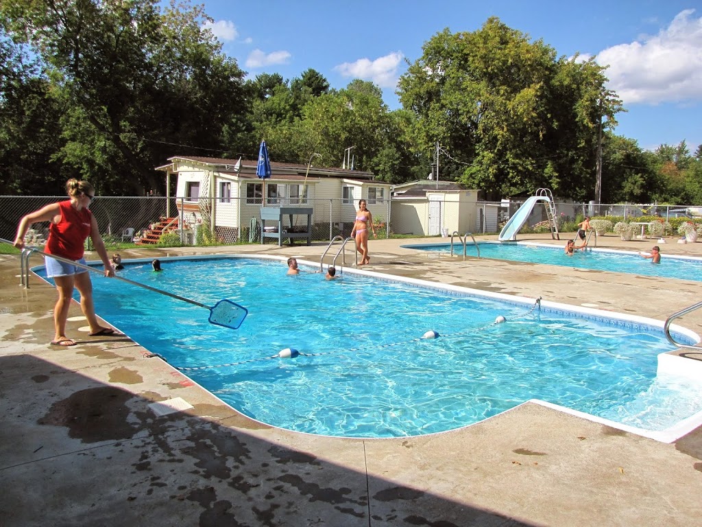 Camping Plage Bernard | 100 Rue Bernard, Sainte-Mélanie, QC J0K 3A0, Canada | Phone: (450) 756-2560