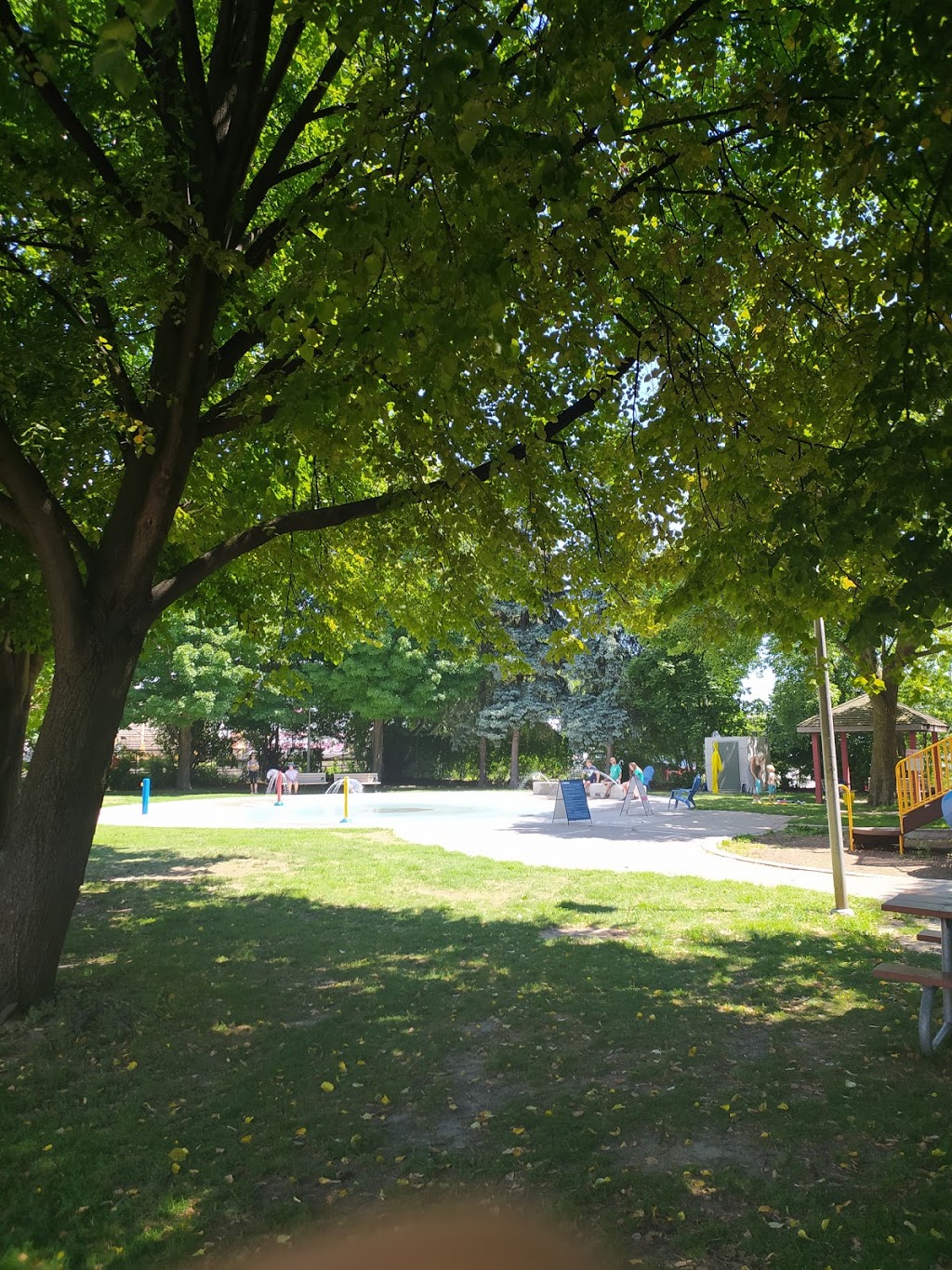 Vine Avenue Playground | 200 Vine Ave, Toronto, ON M6P 1V9, Canada | Phone: (416) 338-4386