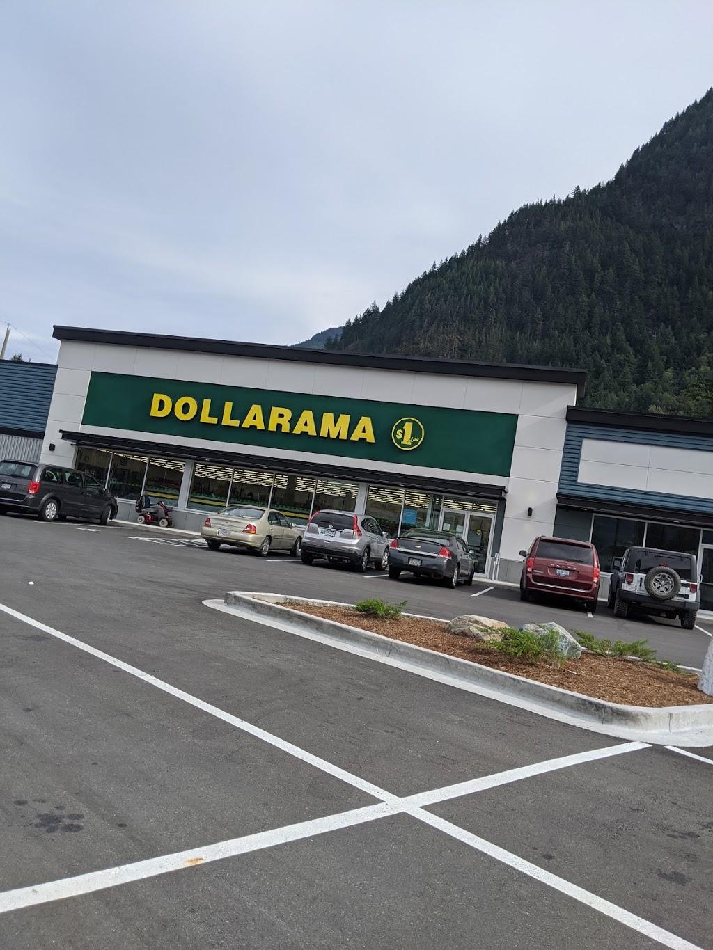 Dollarama | Coquihalla Junction, 588 Old Hope Princeton Way, Hope, BC V0X 1L4, Canada | Phone: (604) 860-0516