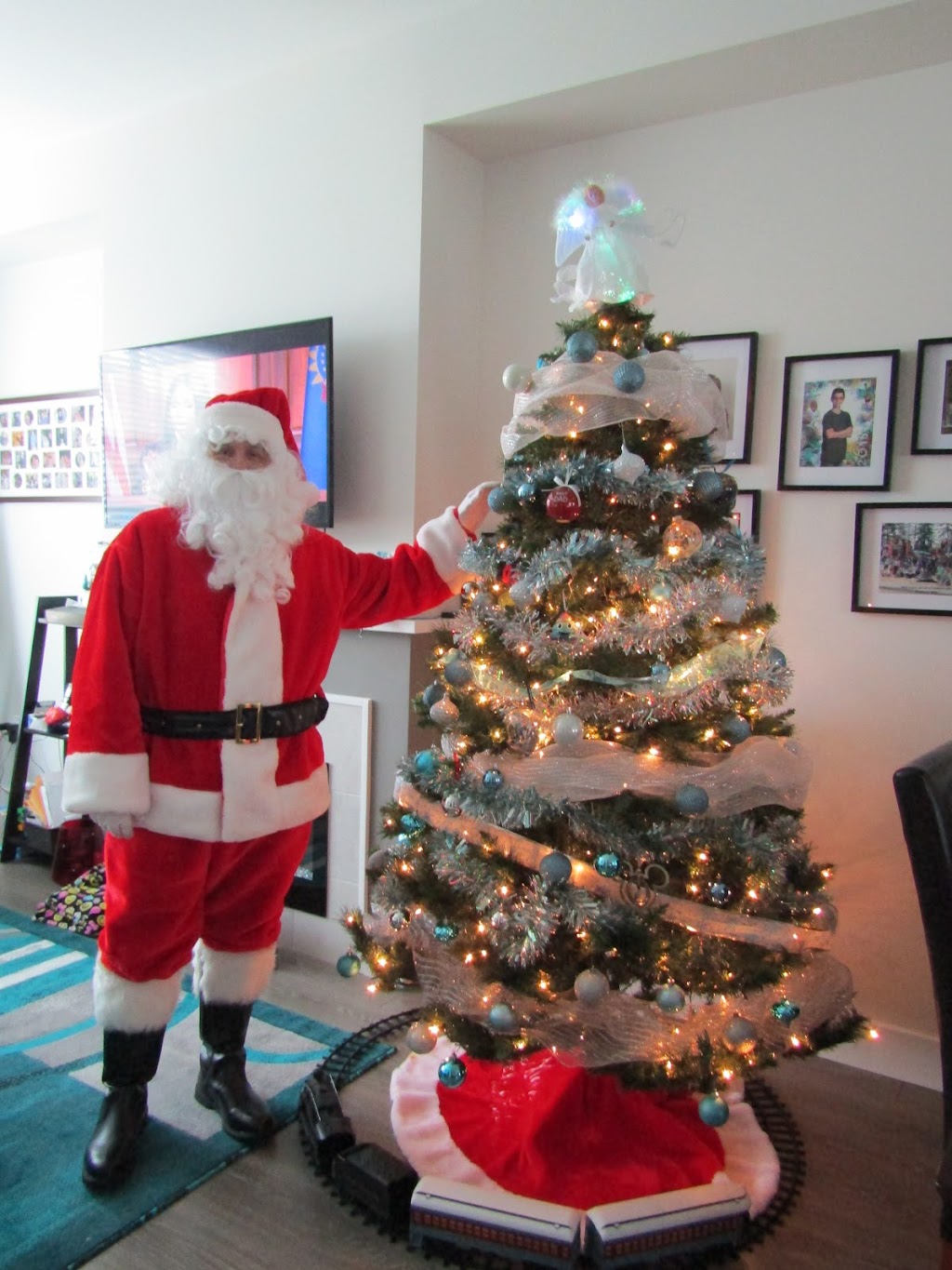 Mobile Santa | 19122 73 Ave, Surrey, BC V4N 6L8, Canada | Phone: (604) 362-1001