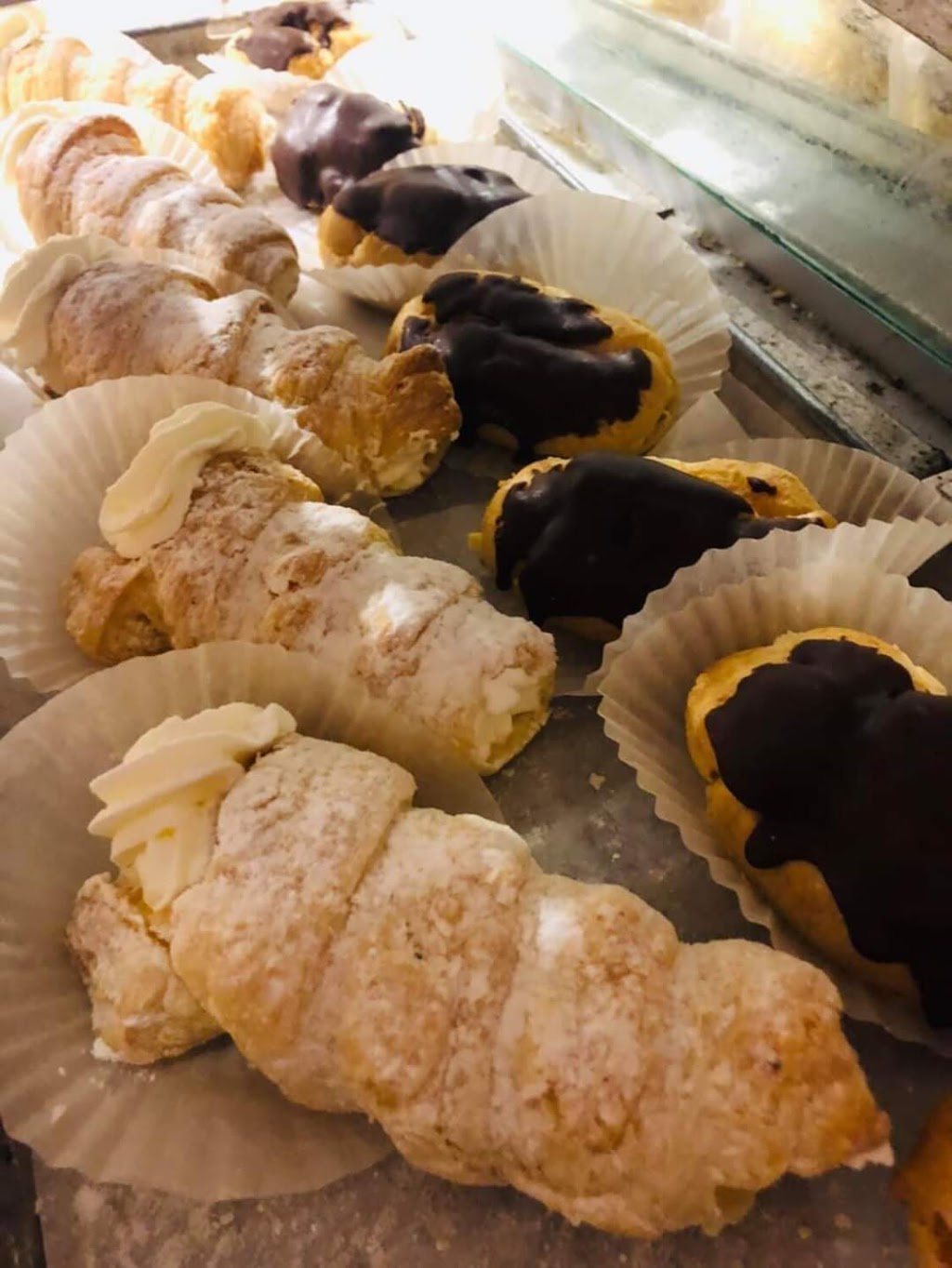 Broadmoor Bakery | 10111 Number 3 Rd, Richmond, BC V7A 1W2, Canada | Phone: (604) 277-3516