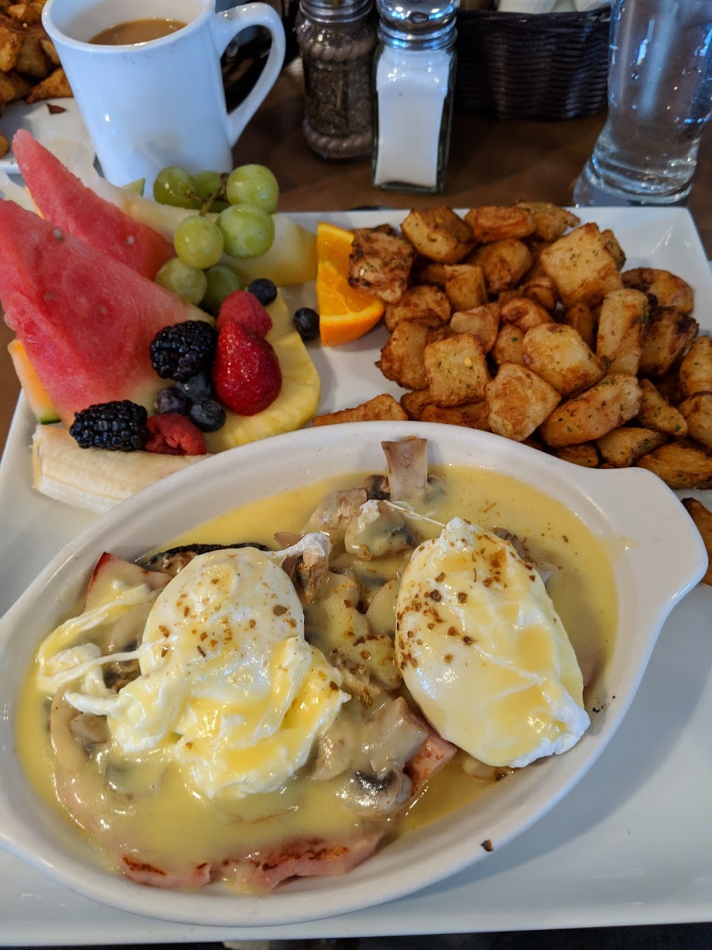 Bar le Gagnant brunch | 337 Rue Cherrier, LÎle-Bizard, QC H9C 1M6, Canada | Phone: (514) 624-9749