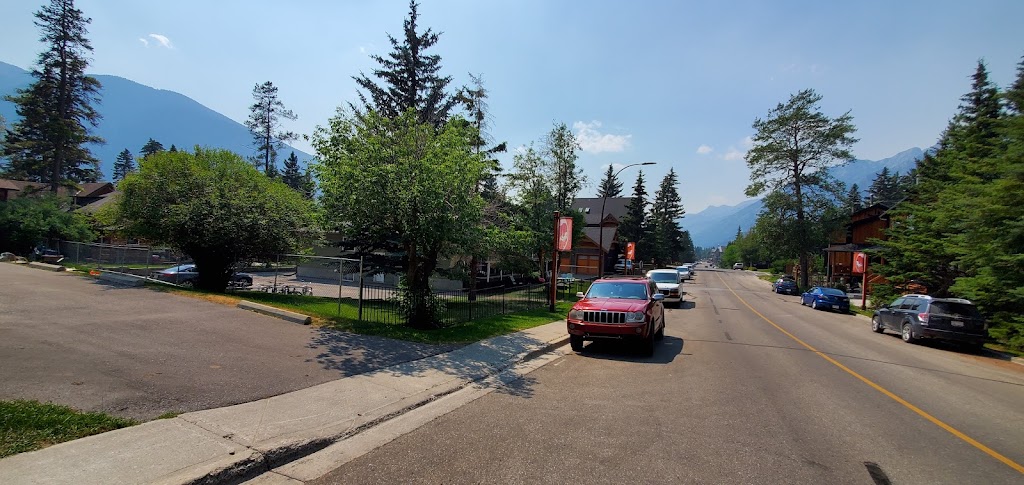 The Treutlers Resort Bed & Breakfast | 608 Wolf St, Banff, AB T1L 1A9, Canada | Phone: (403) 762-3798