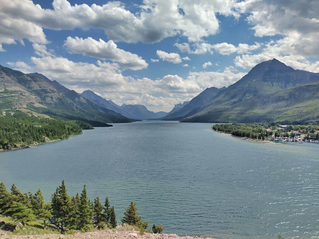 Windsor Lounge | Glacier Park Inc, AB-5, Waterton Park, AB T0K 2M0, Canada | Phone: (403) 236-3400