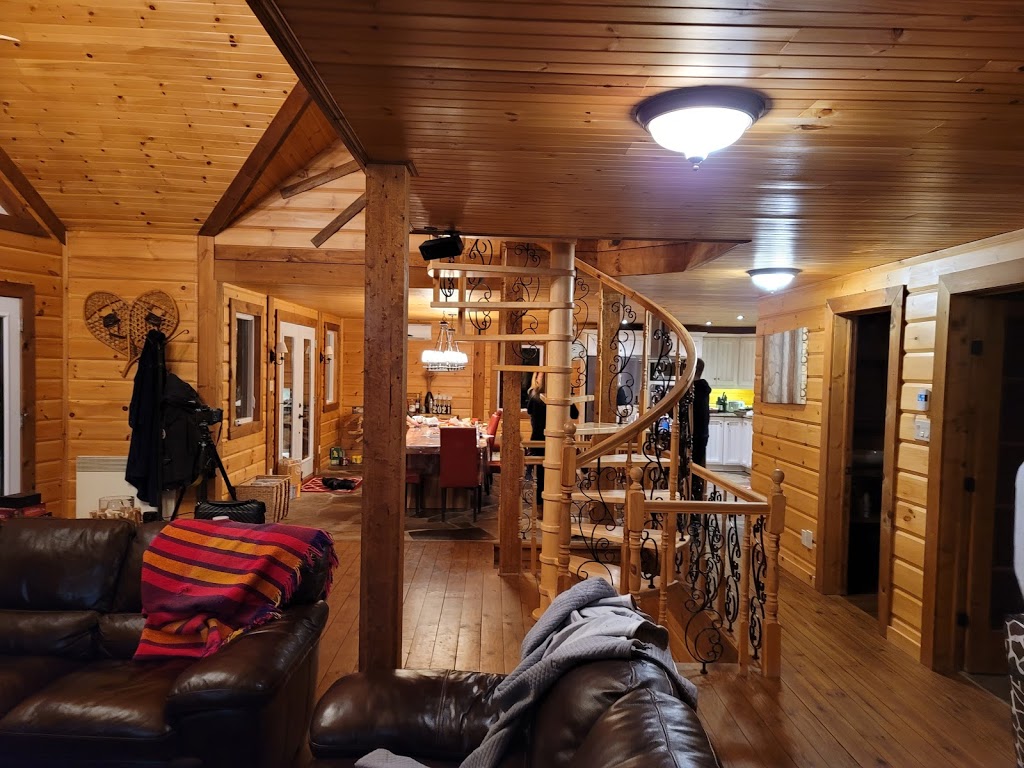 Chalet bois rond | 2710 Chemin du Lac Supérieur, Lac-Supérieur, QC J0T 1P0, Canada | Phone: (514) 510-8944