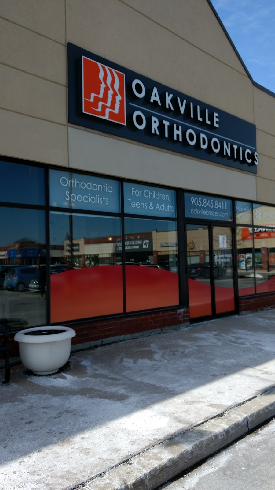 Oakville Orthodontics | 220 North Service Rd W, Oakville, ON L6M 2Y3, Canada | Phone: (905) 845-8411