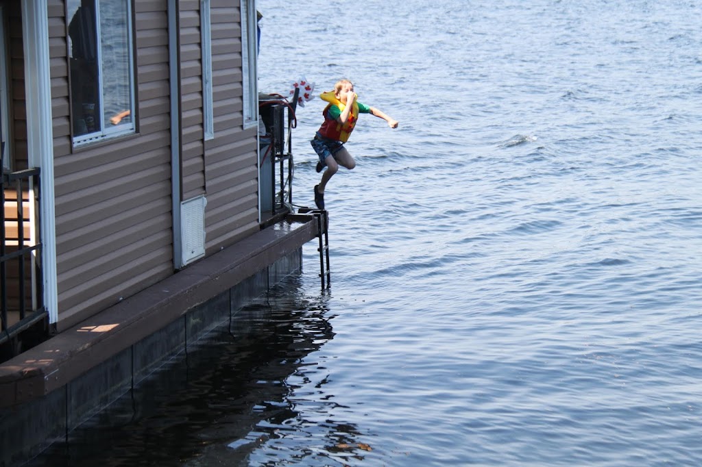 Leisure Island Houseboat Rentals | 115 Lakeshore Dr, Temagami, ON P0H 2H0, Canada | Phone: (705) 569-3261