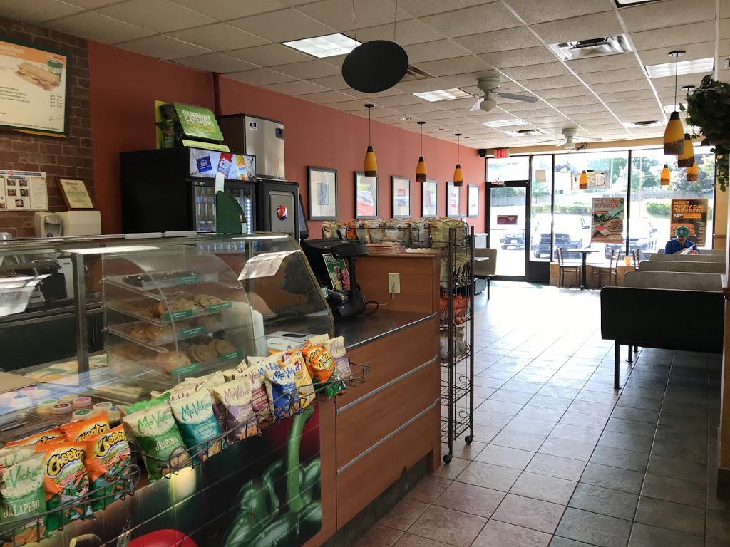 Subway | 2300 John St Unit 1, Thornhill, ON L3T 6G7, Canada | Phone: (905) 886-8129