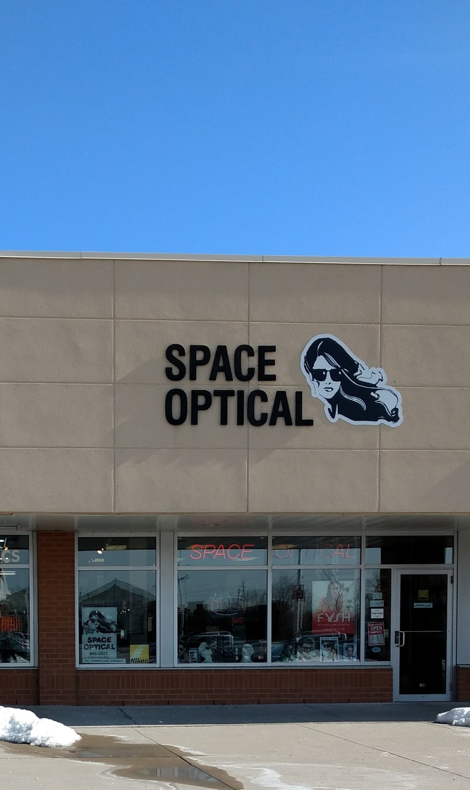 Space Optical Oakville | Trafalgar Village Shopping Center, 125 Cross Avenue Unit C 7, Oakville, ON L6J 2W8, Canada | Phone: (905) 842-2821