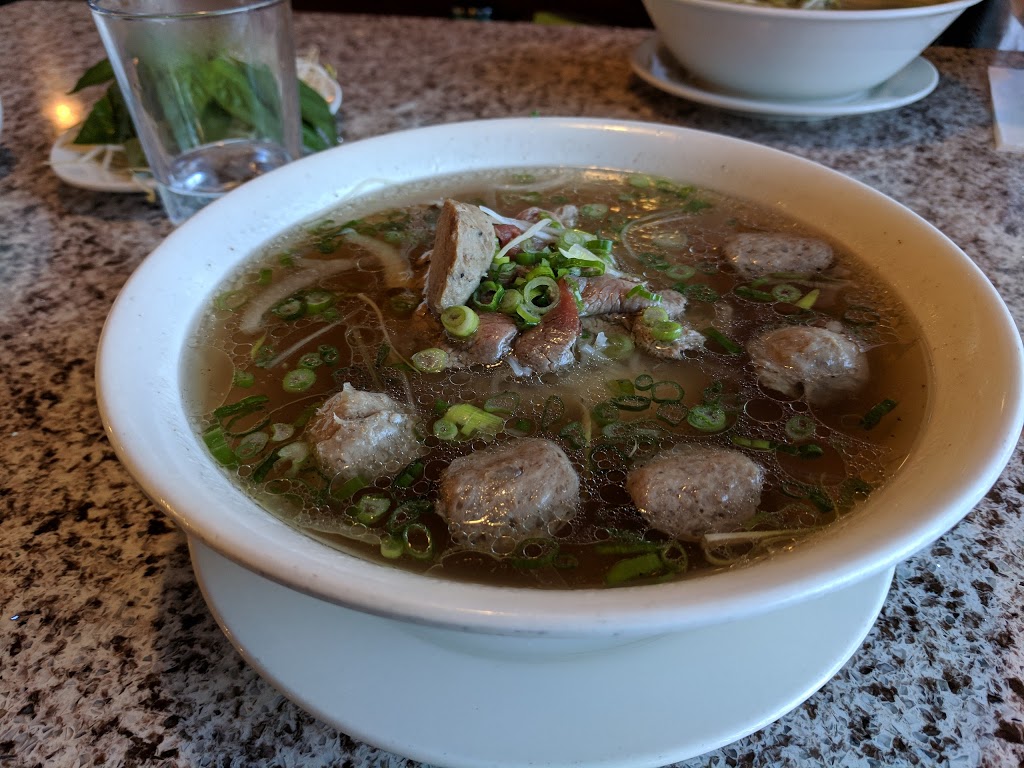 Pho 501 | 501 McKnight Blvd NE, Calgary, AB T2E 8P1, Canada | Phone: (403) 230-5886