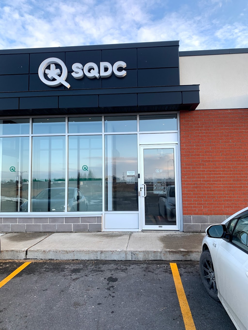 SQDC | 1627 QC-132, Varennes, QC J3X 1P7, Canada | Phone: (450) 985-8050