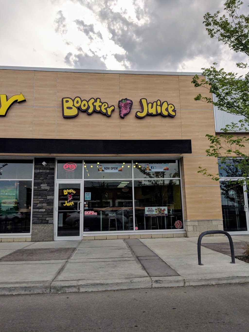 Booster Juice | 409 E Hills Blvd SE Unit #627, Calgary, AB T2A 4X7, Canada | Phone: (587) 470-1772