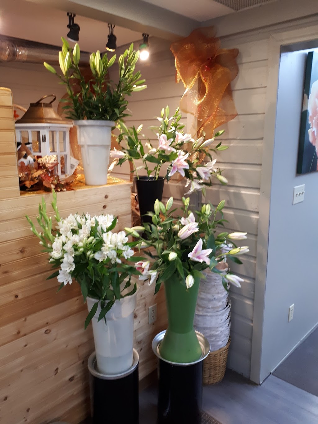 Holdens Florists (DUNDAS) Inc. | 44 York Rd, Dundas, ON L9H 1L4, Canada | Phone: (905) 628-2411