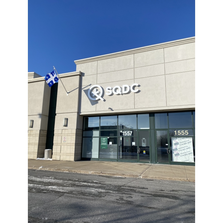 SQDC | 1557 Boulevard des Promenades, Saint-Hubert, QC J3Y 5K2, Canada | Phone: (450) 890-8016