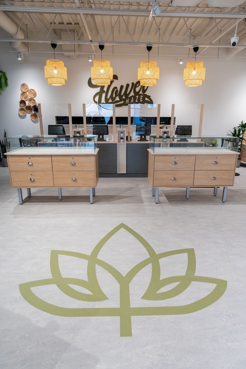 Flower Haze | 1571 Bank St, Ottawa, ON K1H 7Z3, Canada | Phone: (613) 680-4293