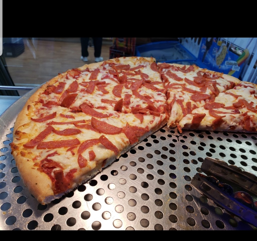 Ahmo Pizza | 3689 Sandwich St, Windsor, ON N9C 1B8, Canada | Phone: (519) 254-2320