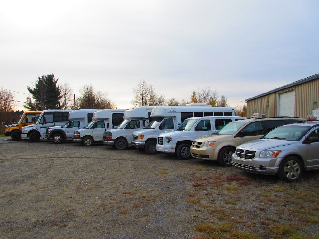 Transport de personnes HSF | 120 Rue Angus N bureau 101, East Angus, QC J0B 1R0, Canada | Phone: (819) 832-2711