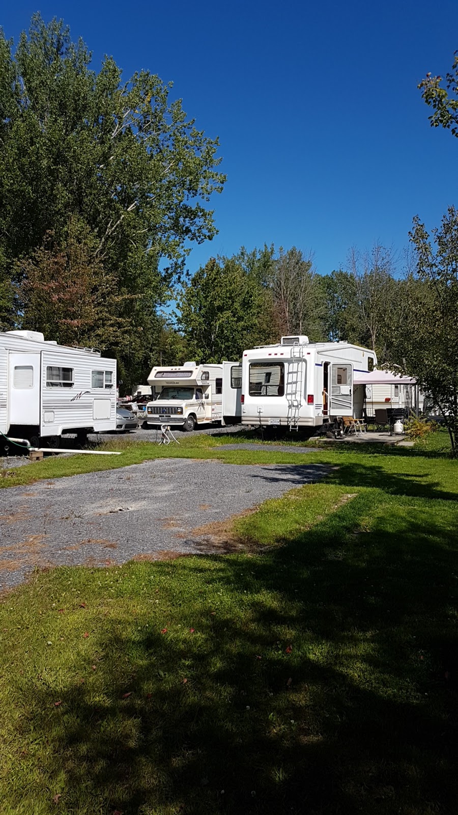 Camping Jardins de la Rive | 1330 Rue Principale, Île-aux-Noix, QC J0J 1G0, Canada | Phone: (514) 862-8245