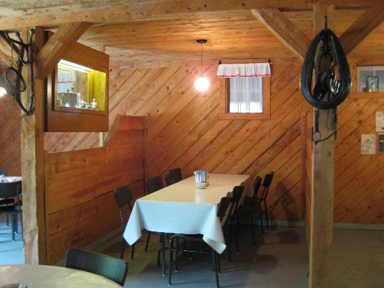 Livery Barn Restaurant | 231 Provincial Trunk Hwy 12, Steinbach, MB R5G 1T8, Canada | Phone: (204) 326-9661