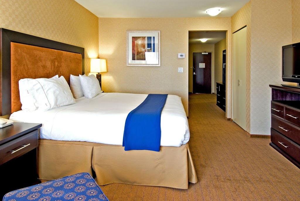 Holiday Inn Express & Suites Riverport Richmond | 10688 No 6 Rd, Richmond, BC V6W 1E7, Canada | Phone: (604) 241-1830