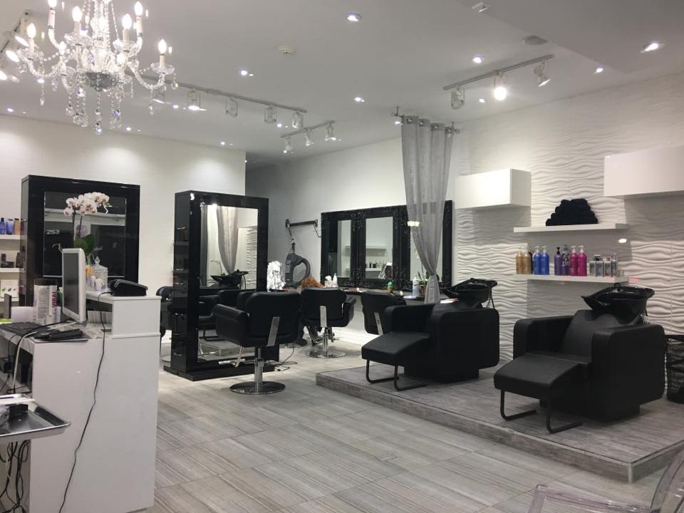 Beauty and the Blow Dryer | 253 Lakeshore Rd E, Mississauga, ON L5G 1G9, Canada | Phone: (905) 271-6776