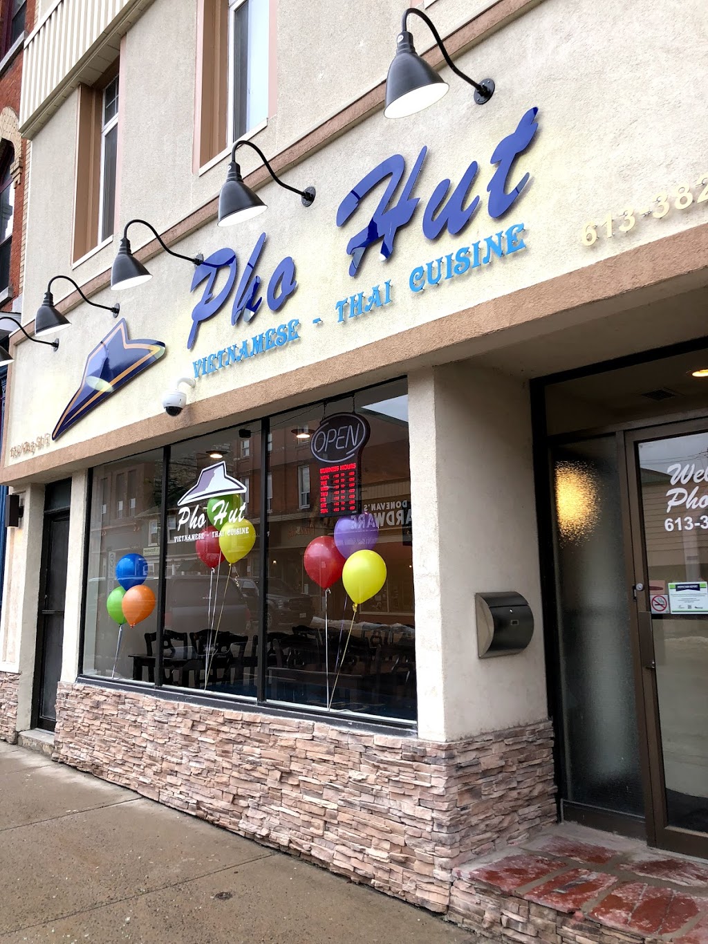 Pho Hut | 140 King St E, Gananoque, ON K7G 1G2, Canada | Phone: (613) 382-8238