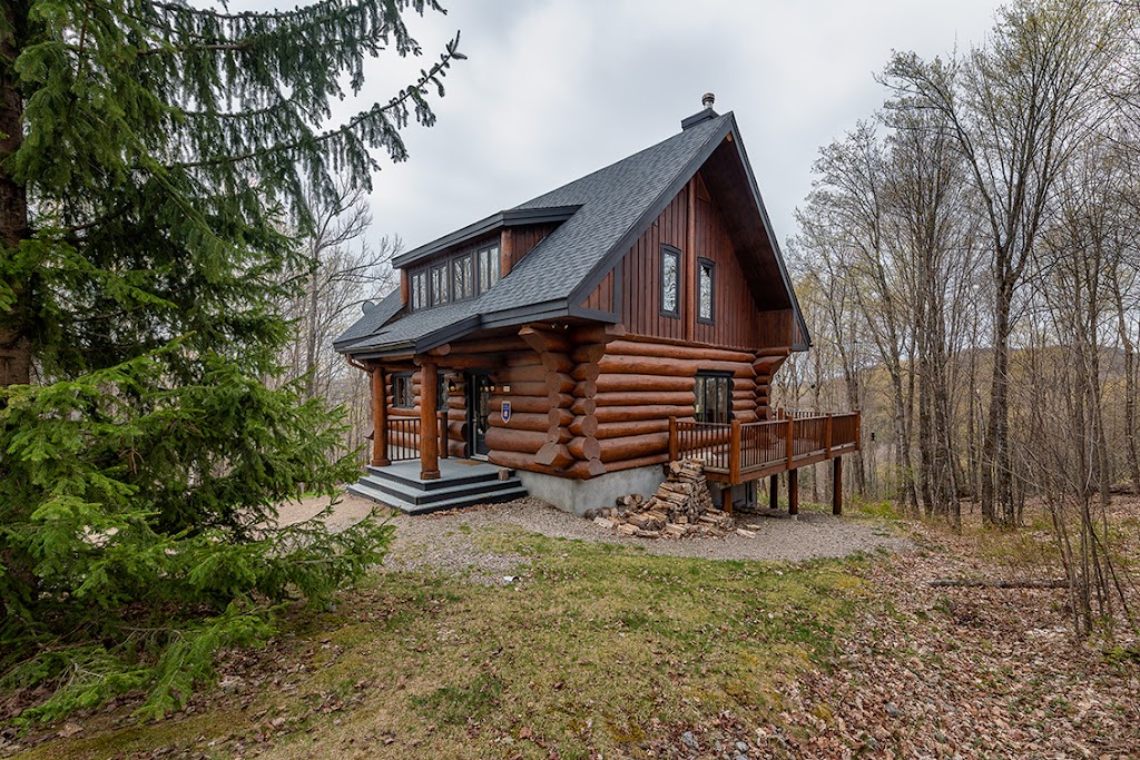 Cote Nord Tremblant Chalet 12 | 210 Chem. Des Ecorces, Lac-Supérieur, QC J0T 1P0, Canada | Phone: (888) 624-6097