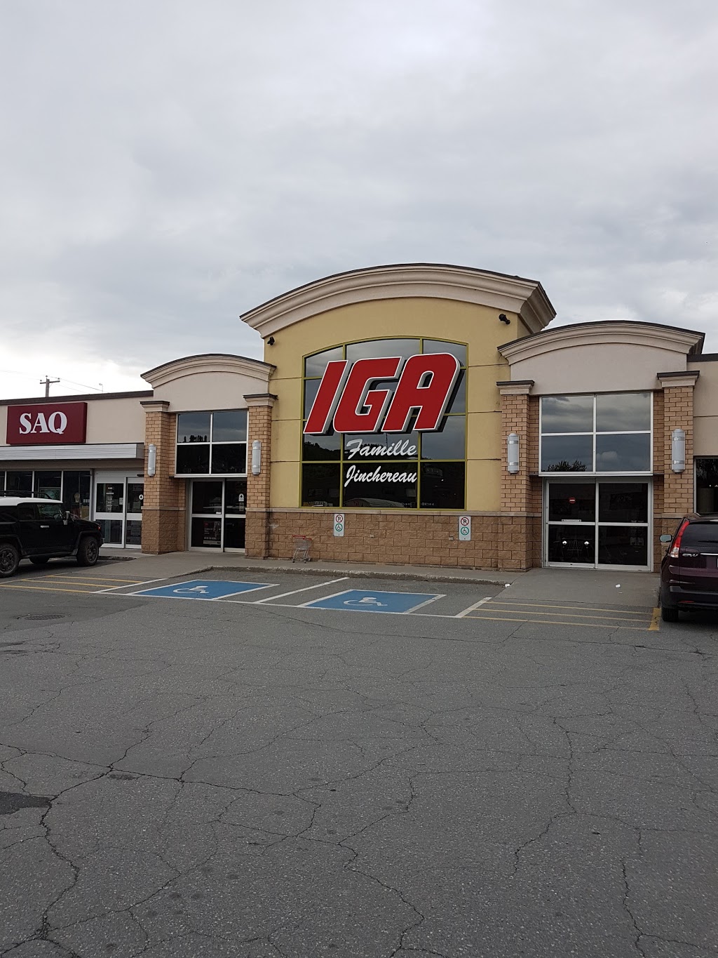 IGA Beauceville | 630D Boulevard Renault D, Beauceville, QC G5X 1M6, Canada | Phone: (418) 774-3333