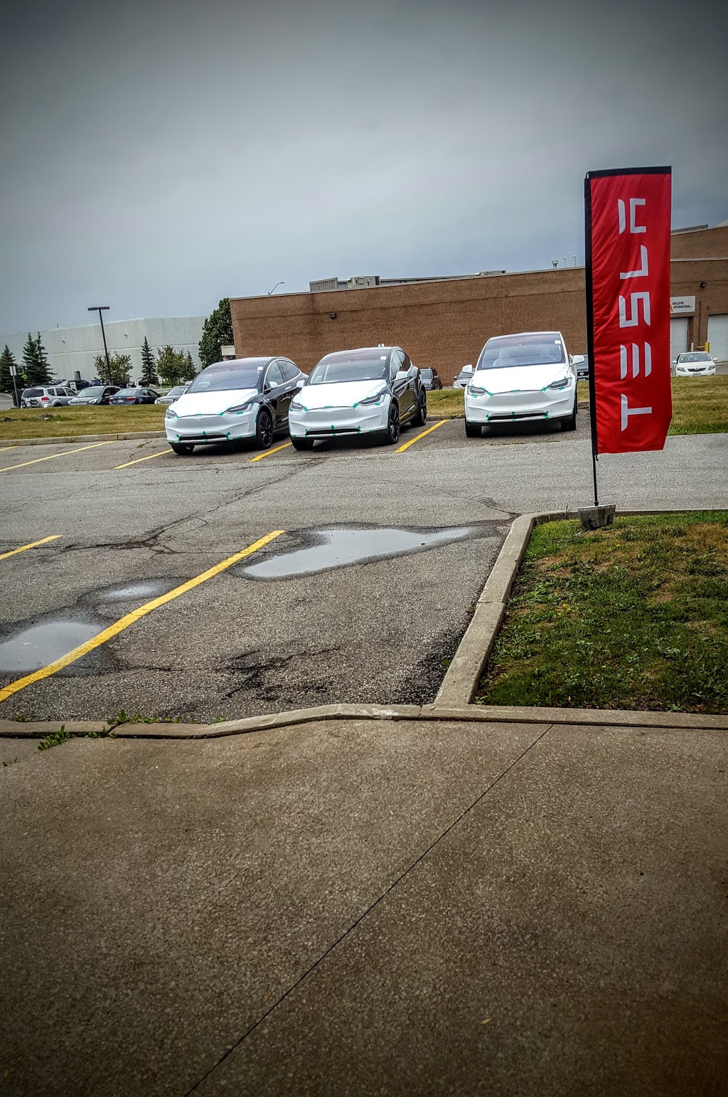 Tesla Service Center | 420 Ambassador Dr #2, Mississauga, ON L5T 2J3, Canada | Phone: (905) 678-1000