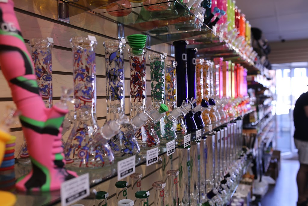 Bloor Gift & Smoke - Head shop, Vaporizer shop | 1024 Pape Ave, East York, ON M4K 3V9, Canada | Phone: (416) 425-6688